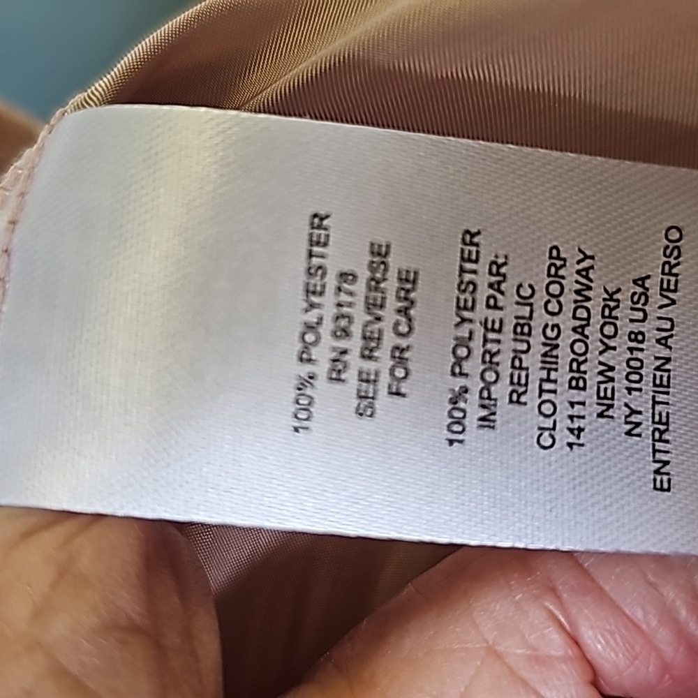 Elie Tahari NWT pink champagne color, size small button-down. Shinny fab… - Picture 11 of 12